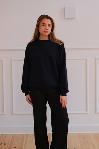 Haliey Basic Crewneck in Black · effortless scandi crewneck for women from ITS MAY