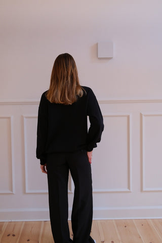 Haliey Basic Crewneck in Black · effortless scandi crewneck for women from ITS MAY