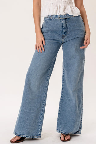Amadea Jeans in Light Blue · effortless scandi jeans for women from ITS MAY