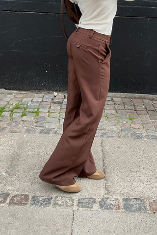 Low Waist Suit Pants in Brown · effortless scandi pants for women from ITS MAY